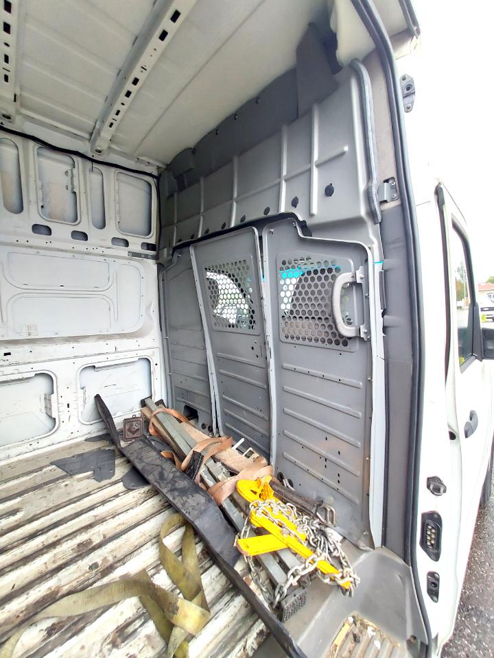 Nissan NV Cargo 2500 HD SV V8 2014
