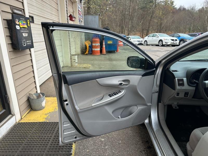 Toyota Corolla LE 2011