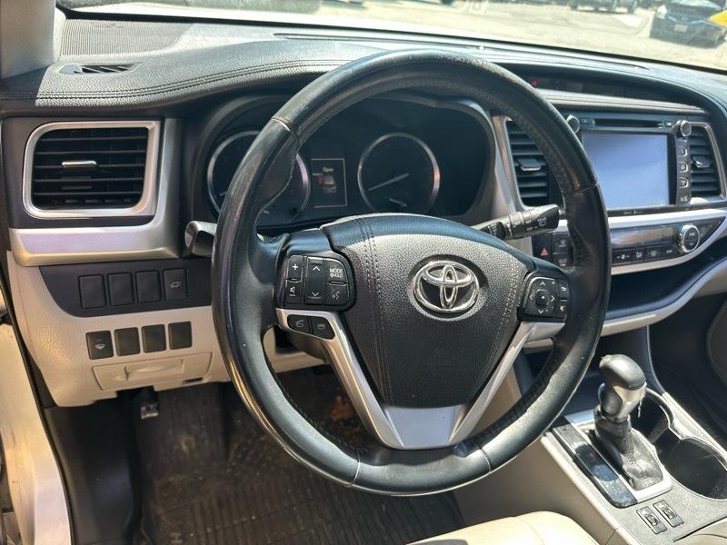 Toyota Highlander XLE AWD V6 2015