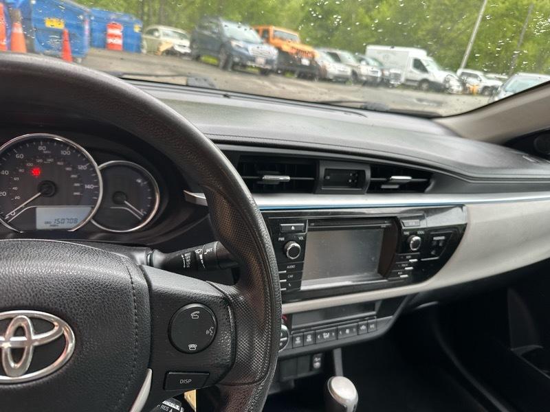 Toyota Corolla 4dr Sdn LE Auto 2015