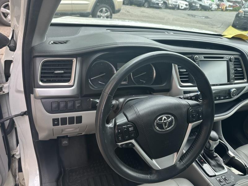Toyota Highlander XLE AWD V6 2016