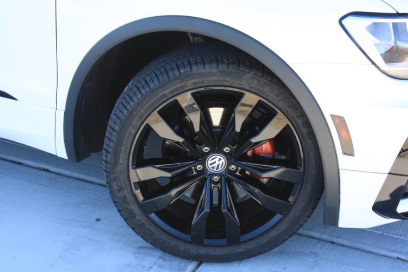 Volkswagen Tiguan SE R-Line Black 4MOTION 2021 Volkswagen Tiguan SE R-Line Black 4MOTION 2021