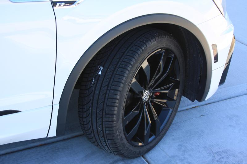 Volkswagen Tiguan SE R-Line Black 4MOTION 2021 Volkswagen Tiguan SE R-Line Black 4MOTION 2021