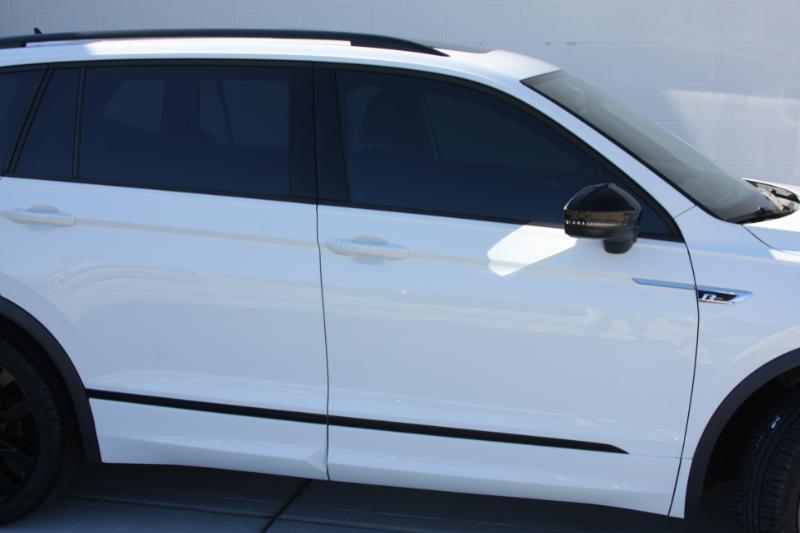 Volkswagen Tiguan SE R-Line Black 4MOTION 2021 Volkswagen Tiguan SE R-Line Black 4MOTION 2021