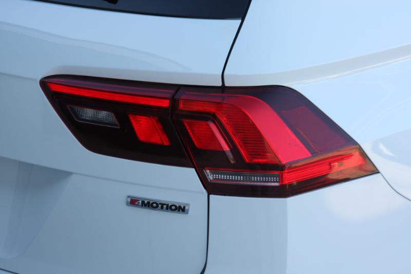 Volkswagen Tiguan SE R-Line Black 4MOTION 2021 Volkswagen Tiguan SE R-Line Black 4MOTION 2021