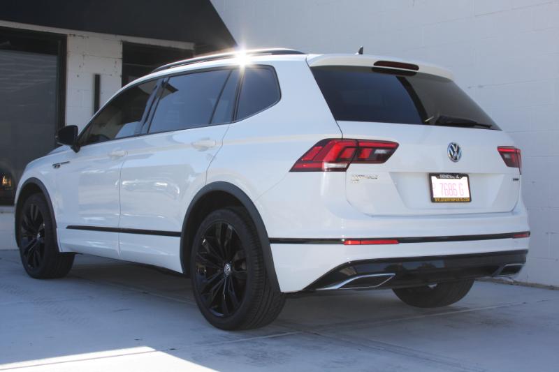 Volkswagen Tiguan SE R-Line Black 4MOTION 2021 Volkswagen Tiguan SE R-Line Black 4MOTION 2021