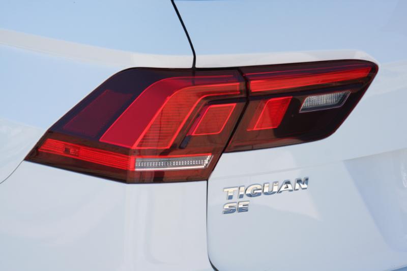 Volkswagen Tiguan SE R-Line Black 4MOTION 2021 Volkswagen Tiguan SE R-Line Black 4MOTION 2021