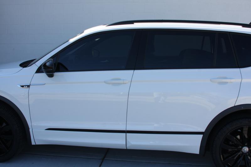 Volkswagen Tiguan SE R-Line Black 4MOTION 2021 Volkswagen Tiguan SE R-Line Black 4MOTION 2021