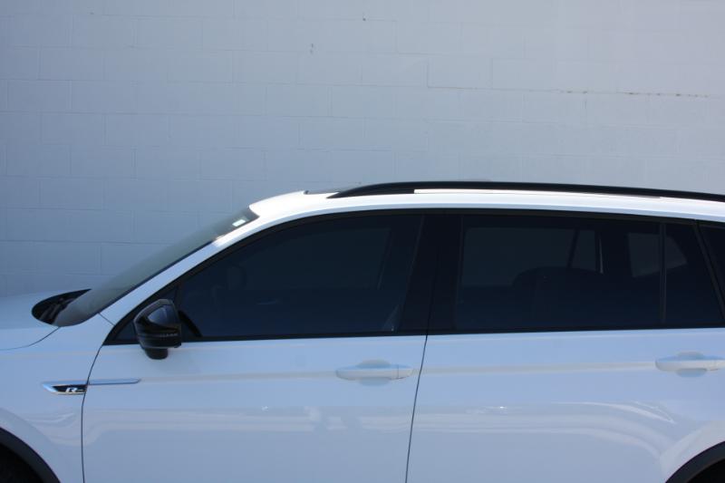 Volkswagen Tiguan SE R-Line Black 4MOTION 2021 Volkswagen Tiguan SE R-Line Black 4MOTION 2021