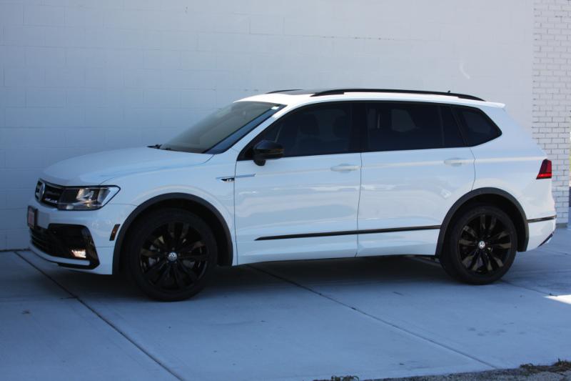 Volkswagen Tiguan SE R-Line Black 4MOTION 2021 Volkswagen Tiguan SE R-Line Black 4MOTION 2021