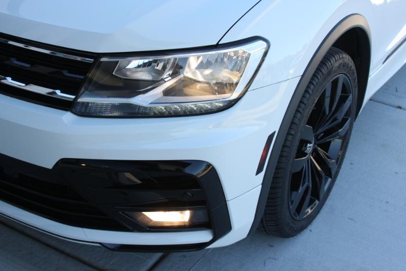 Volkswagen Tiguan SE R-Line Black 4MOTION 2021 Volkswagen Tiguan SE R-Line Black 4MOTION 2021