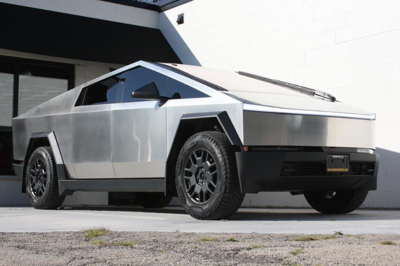 2025 Tesla Cybertruck All-Wheel Drive photo 2