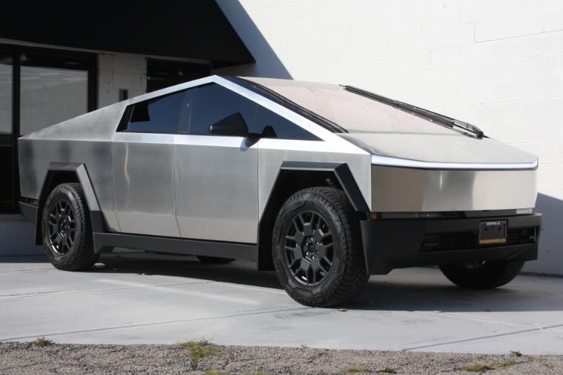 2025 Tesla Cybertruck All-Wheel Drive photo 12