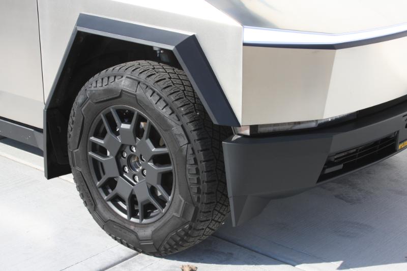 2025 Tesla Cybertruck All-Wheel Drive photo 13