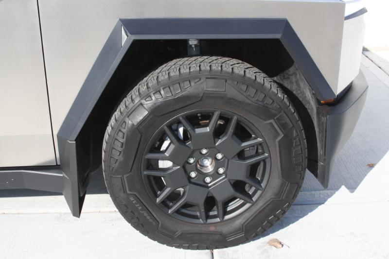 2025 Tesla Cybertruck All-Wheel Drive photo 14