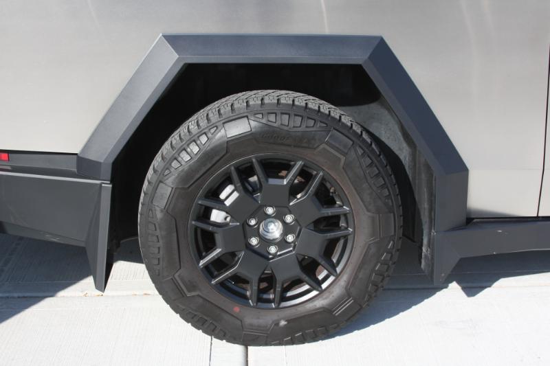 2025 Tesla Cybertruck All-Wheel Drive photo 15