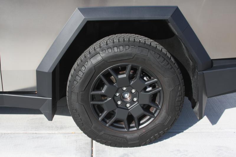 2025 Tesla Cybertruck All-Wheel Drive photo 16