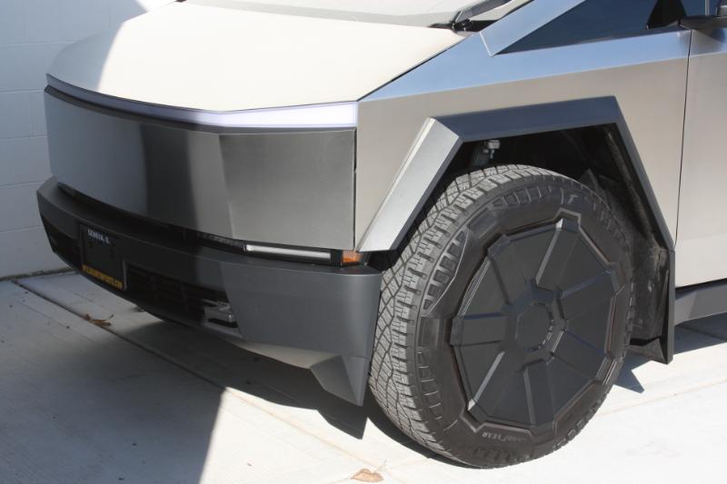 2025 Tesla Cybertruck All-Wheel Drive photo 19
