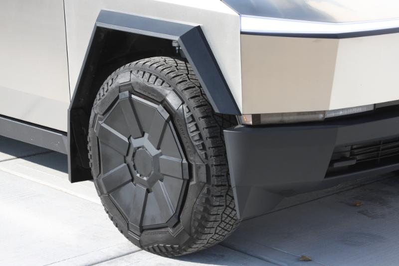 2025 Tesla Cybertruck All-Wheel Drive photo 20
