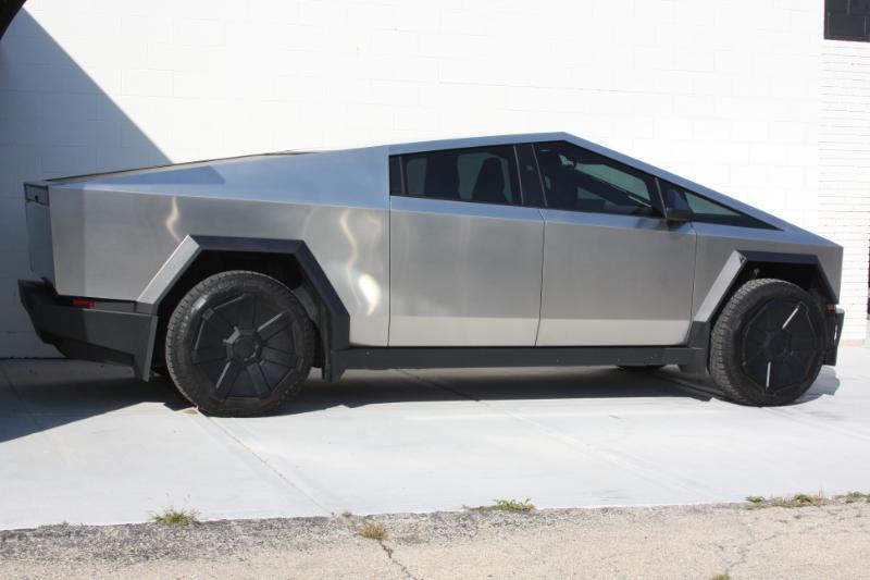 2025 Tesla Cybertruck All-Wheel Drive photo 27