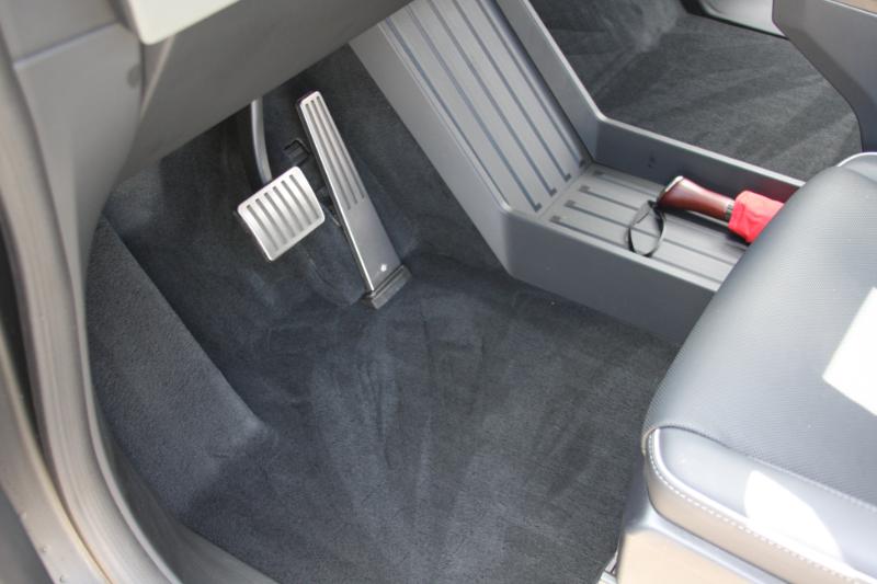 2025 Tesla Cybertruck All-Wheel Drive photo 39