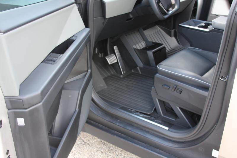2025 Tesla Cybertruck All-Wheel Drive photo 50