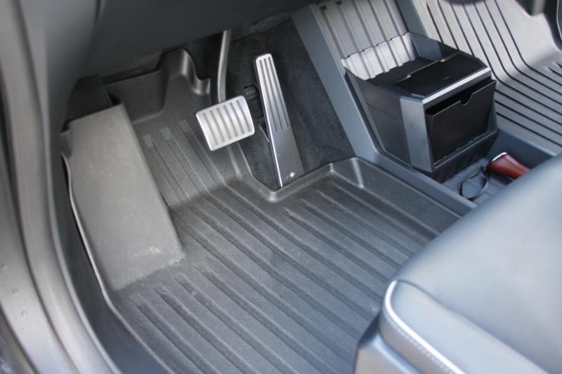 2025 Tesla Cybertruck All-Wheel Drive photo 3