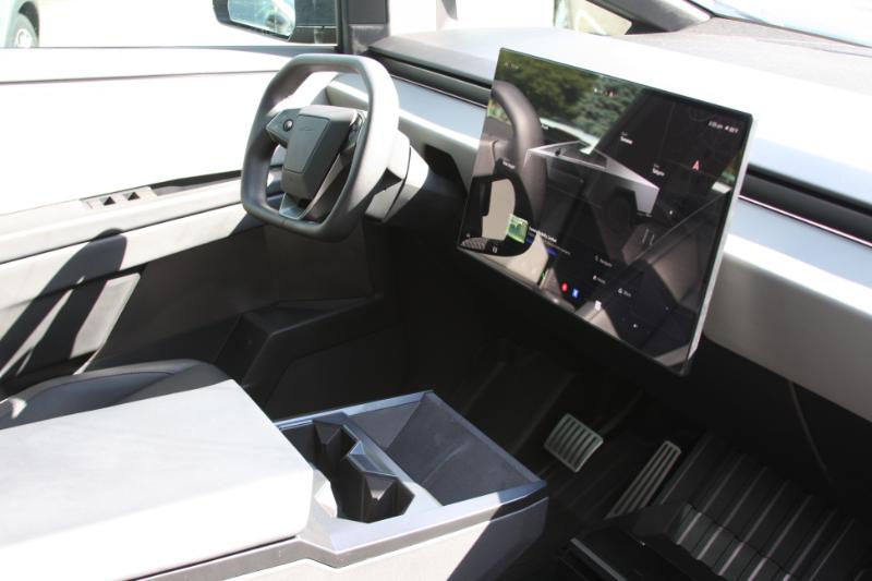 2025 Tesla Cybertruck All-Wheel Drive photo 8