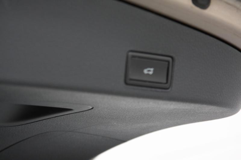 Volkswagen Touareg TDI Sport w/Technology 2016