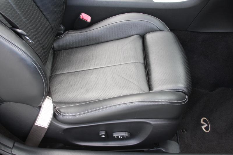 Infiniti G Convertible  2009