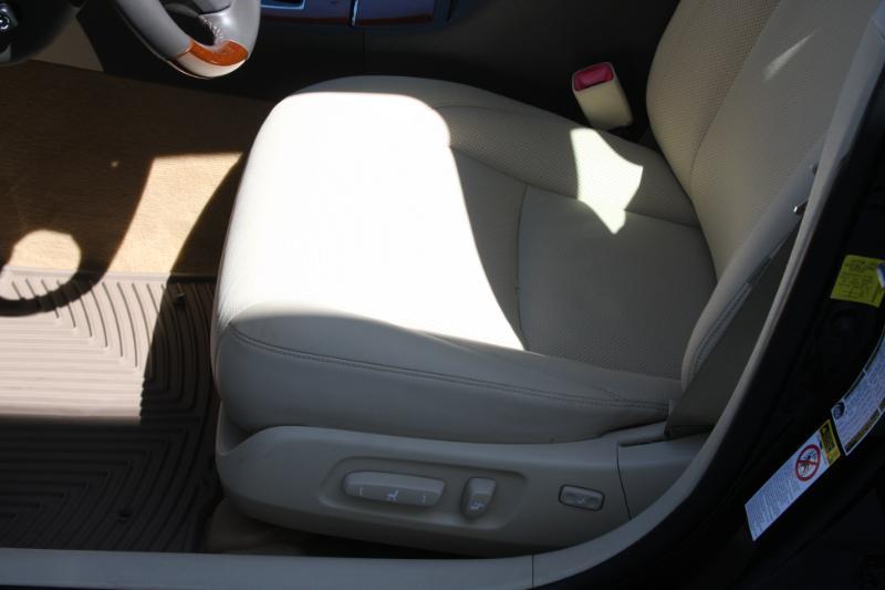 Lexus ES 350 Sedan 2011