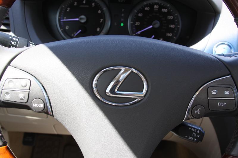 Lexus ES 350 Sedan 2011