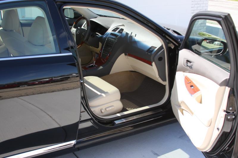 Lexus ES 350 Sedan 2011