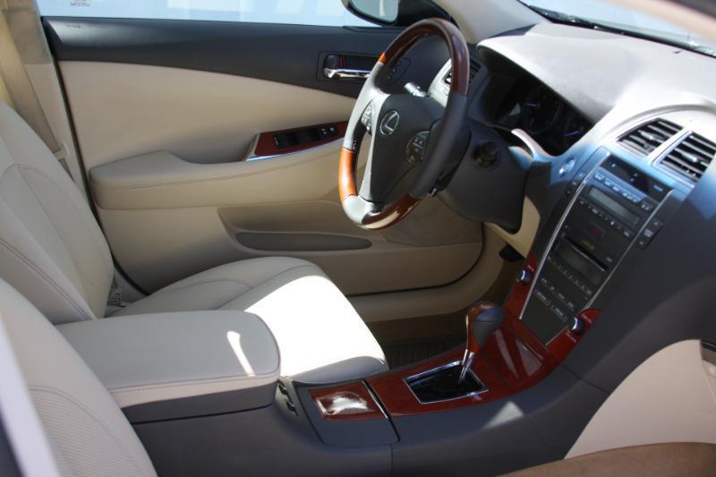 Lexus ES 350 Sedan 2011