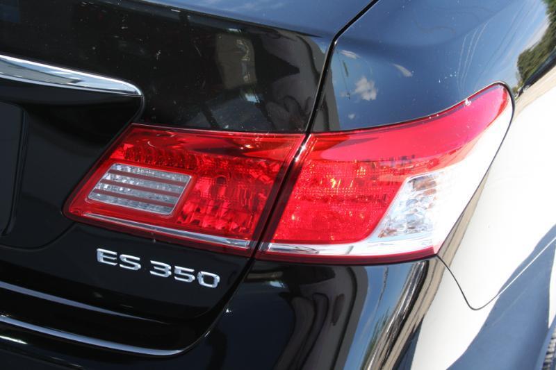 Lexus ES 350 Sedan 2011