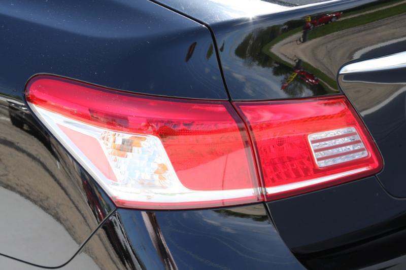 Lexus ES 350 Sedan 2011