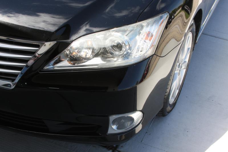 Lexus ES 350 Sedan 2011