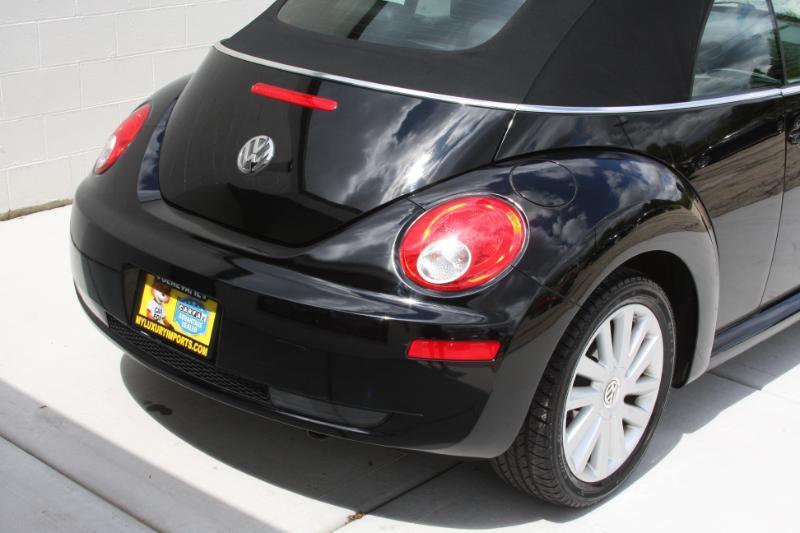 Volkswagen New Beetle SE Convertible 2008