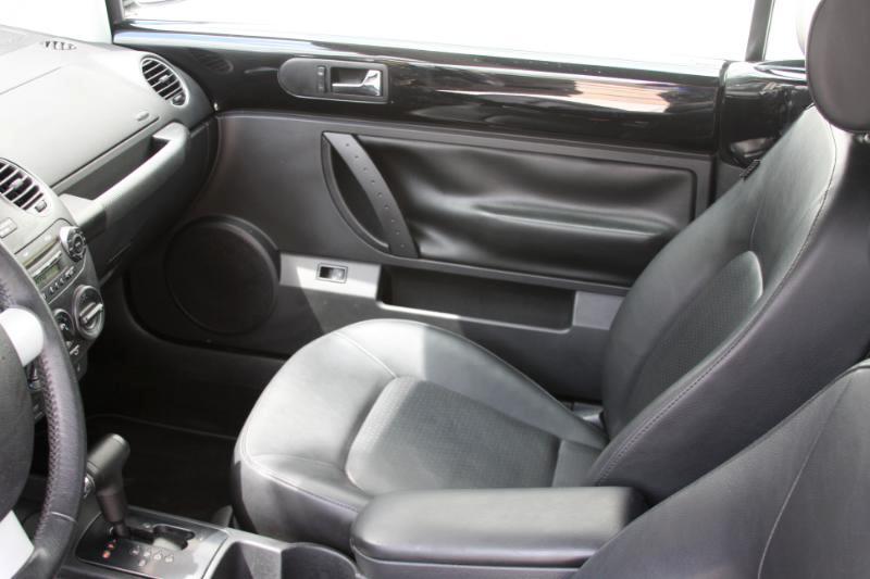 Volkswagen New Beetle SE Convertible 2008