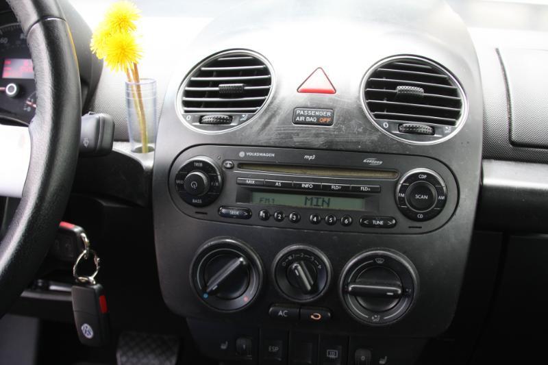 Volkswagen New Beetle SE Convertible 2008