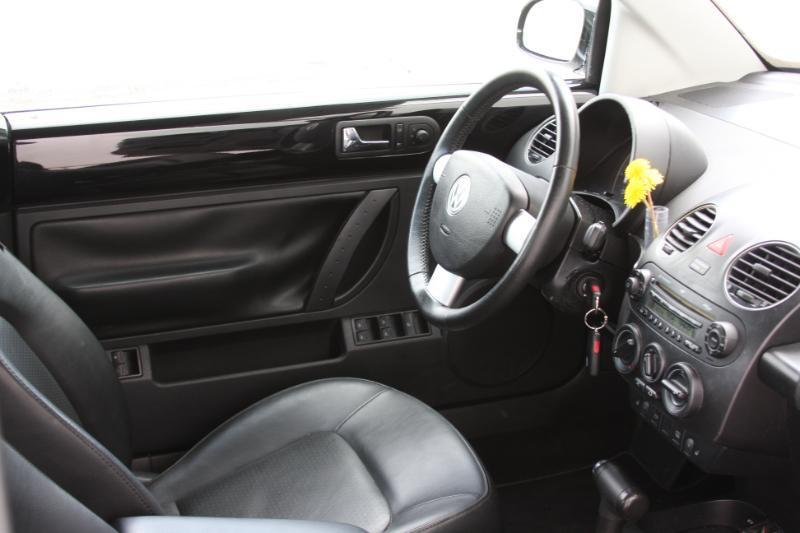 Volkswagen New Beetle SE Convertible 2008