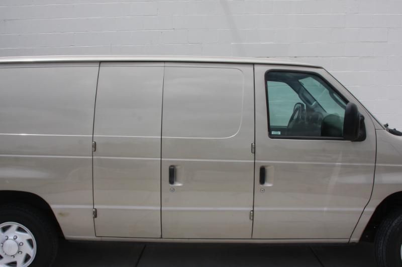 Ford Econoline E-150 2008