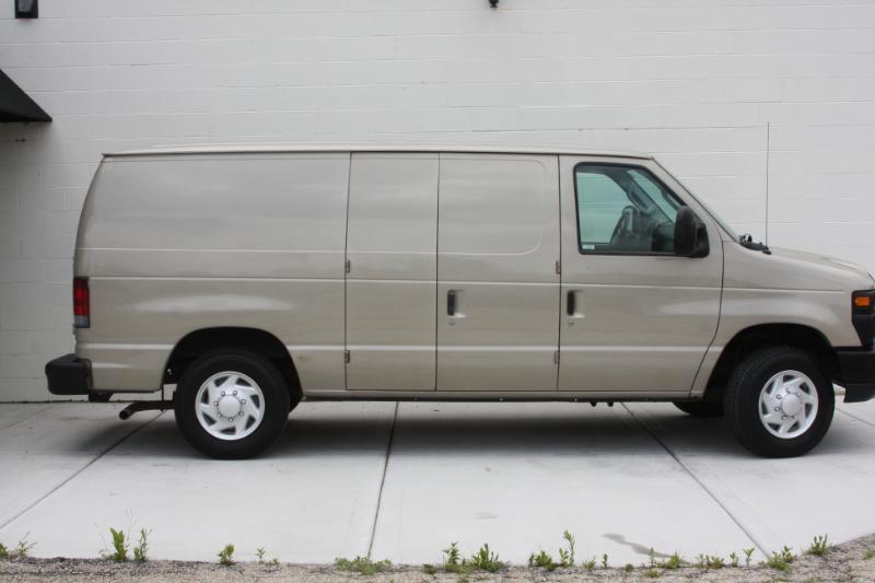 Ford Econoline E-150 2008