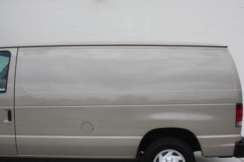 Ford Econoline E-150 2008
