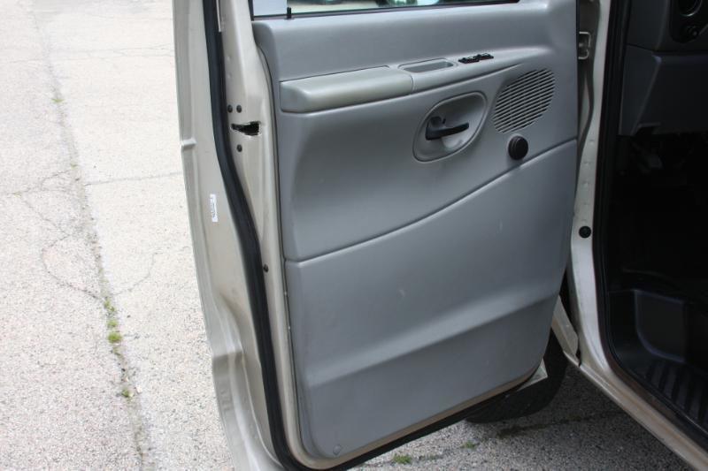 Ford Econoline E-150 2008