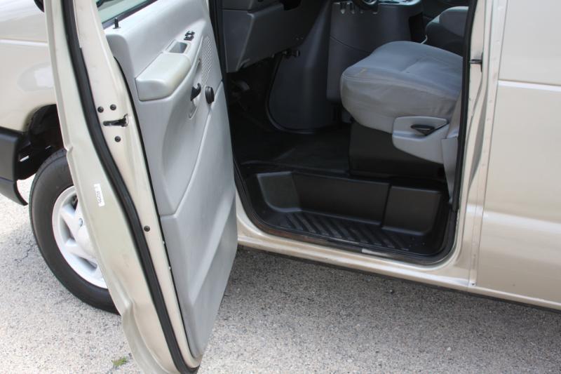 Ford Econoline E-150 2008