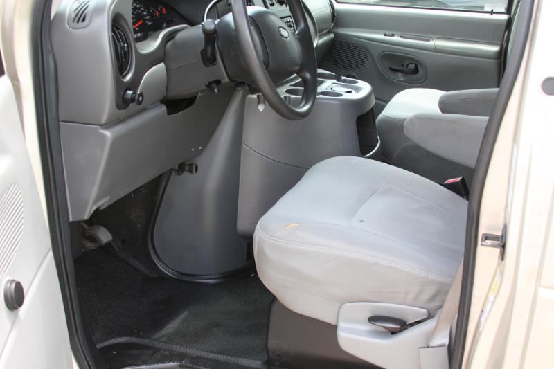 Ford Econoline E-150 2008