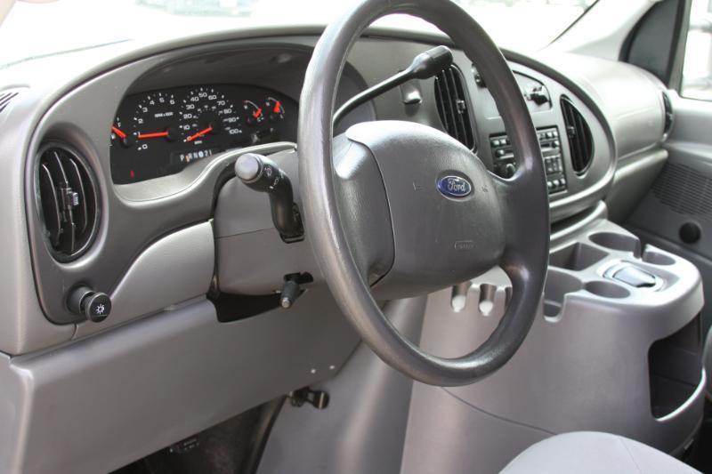 Ford Econoline E-150 2008