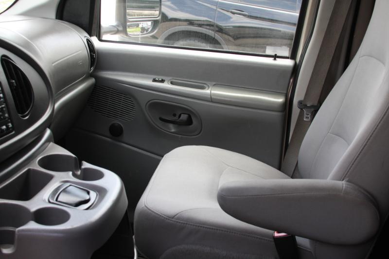 Ford Econoline E-150 2008
