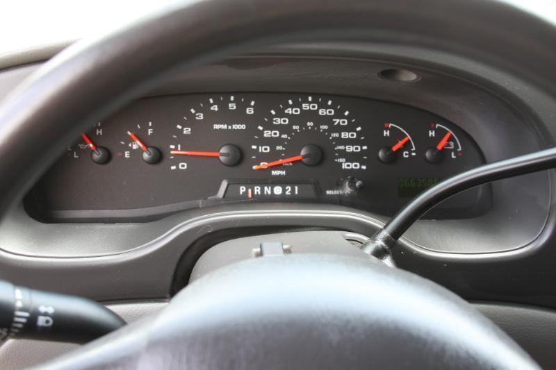 Ford Econoline E-150 2008